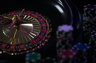 mpo 500 mobile platform showing live game lobby with player counts